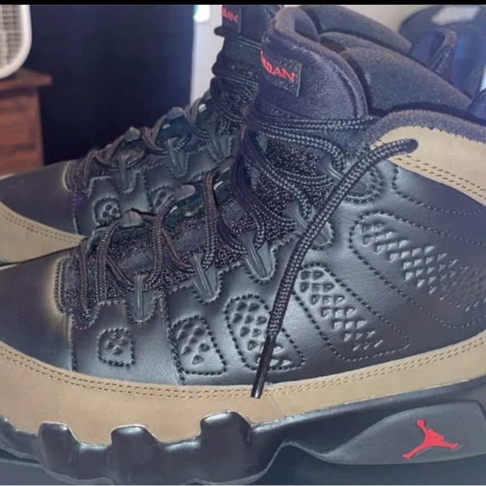 Jordan Men's Black and Brown Sneakers
